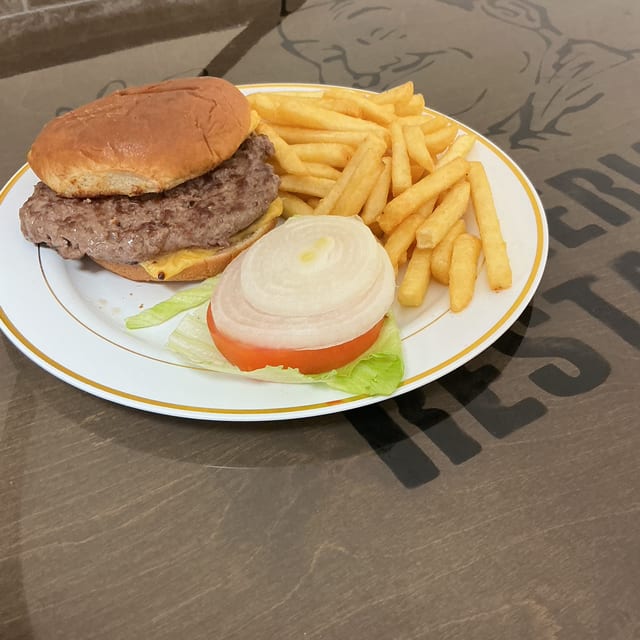 Hamburger Deluxe.
